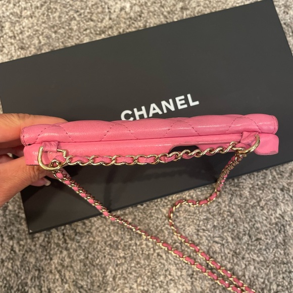 CHANEL IPHONE 12 PRO USED GOOD CONDITION - Picture 5 of 15
